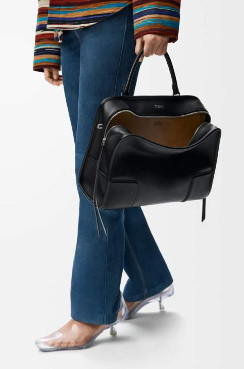 Picture of Loewe Handbags _SKUfw240125187fw